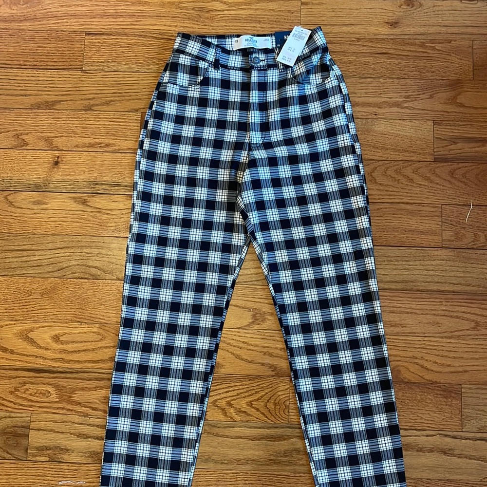 NWT Hollister Ultra-High Rise Mom Pant STRETCHY